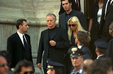 perchè donatella versace ha venduto la villa di gianni|gianni versace funeral.